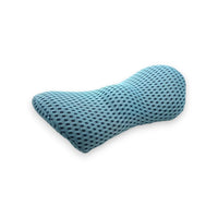 Coussin lombaire ergonomique bleu en tissu respirant alvéolé, conçu pour soulager les tensions du dos et améliorer la posture lors de longs trajets en voiture avant l'ajout au panier.