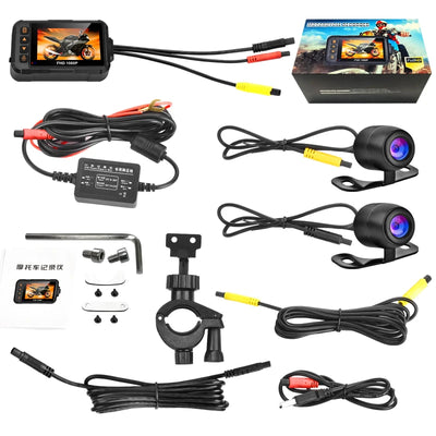 Vue d'ensemble complète du contenu de la boîte : dashcam moto, caméras, câblage d'alimentation, supports de fixation, visserie et manuel d'utilisation.
