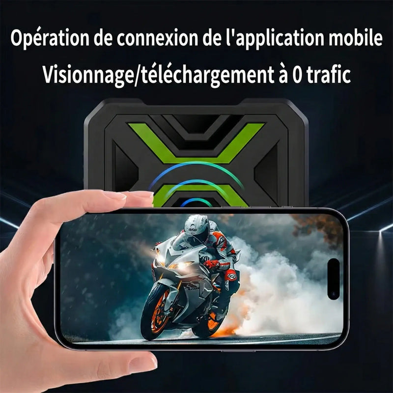 Opération de connexion à l'application mobile de la dashcam moto permettant le visionnage et le téléchargement des séquences en temps réel sans consommation de données mobiles avant l'ajout au panier.