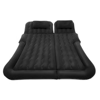 Matelas gonflable de voiture noir à deux compartiments avec oreillers intégrés et rebords de protection latéraux pour le confort à l'arrière d'un véhicule.